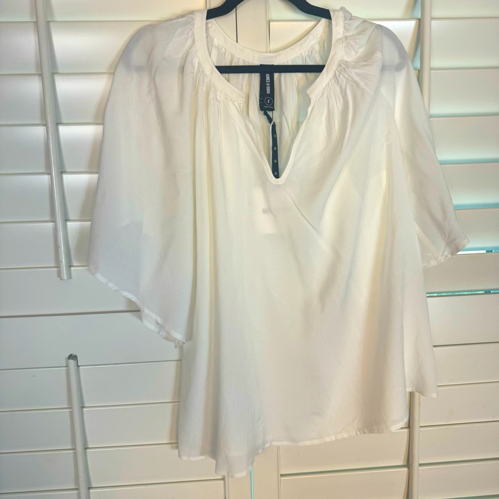 NWT Agnes & Dora Ivory Flutter Sleeve Blouse size Large